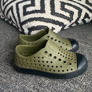 Native Toddler sz 7 “Jefferson Bloom”